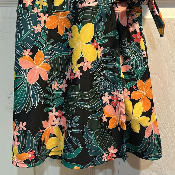 NWT! Old Navy Tropic Thunder One-Piece Swim Dress Bathing Suit XS Floral Skirt - Picture 6 of 12